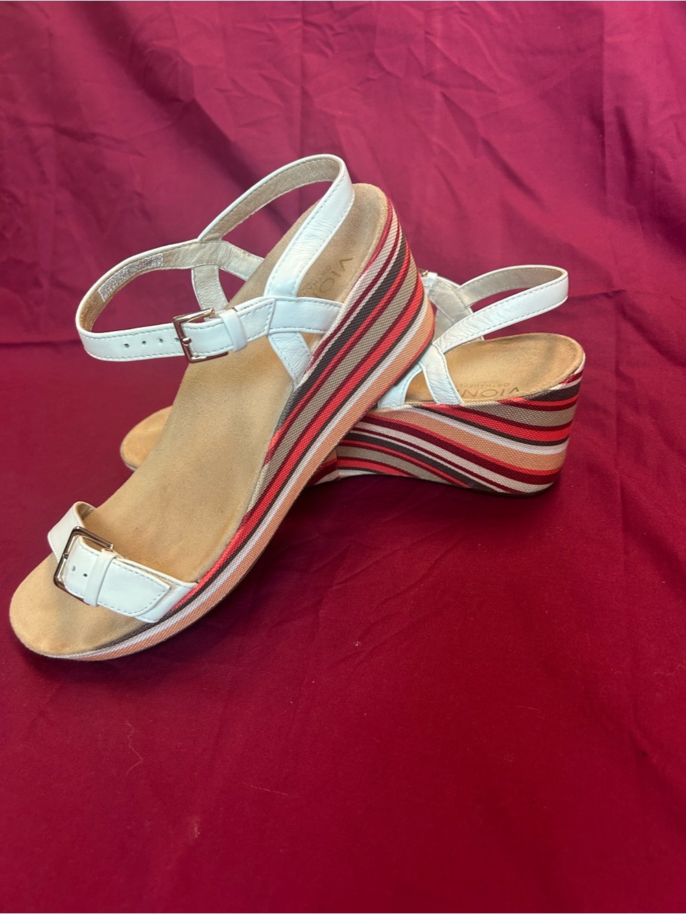 Vionic Wedge Sandals Size 10